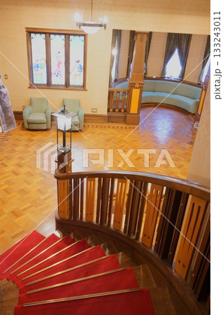 文化のみち二葉館　大広間への螺旋階段 133243011