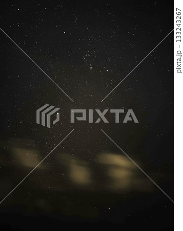 星空　沖縄県　石垣島の冬の空 133243267