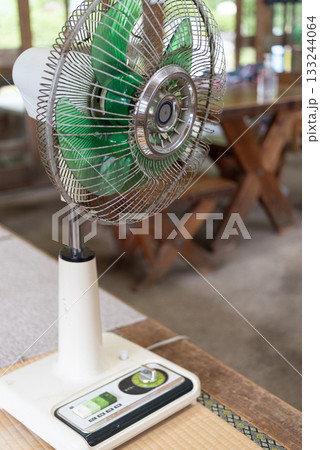 懐かしい古い扇風機 懐かしい古い扇風機 133244064