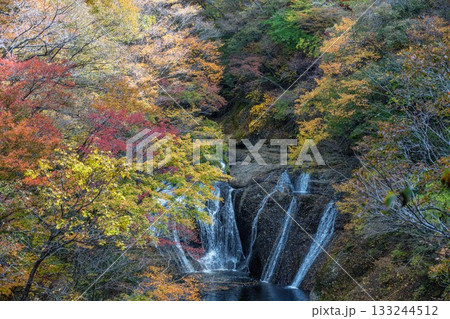 茨城県大子町　袋田の滝周辺の紅葉 133244512
