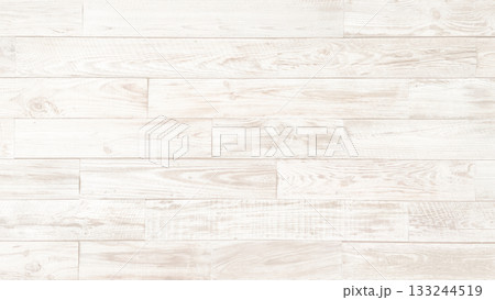 木目のある淡い白木色の粗い製材の古びた板壁の横長の背景画像 133244519