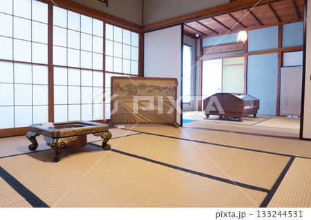 文化のみち二葉館　茶の間だった展示室 133244531