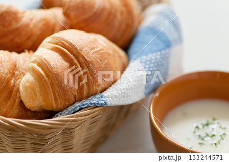 クロワッサンとポタージュ 133244571
