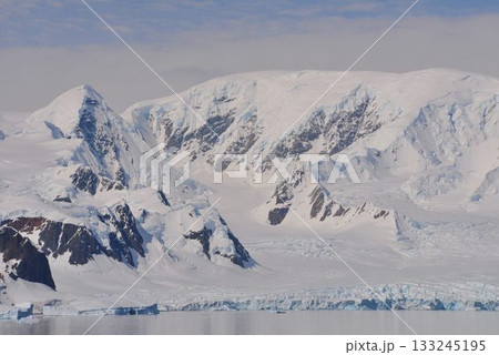 究極の秘境 南極大陸 夏風景 究極の秘境 南極大陸 夏風景 133245195