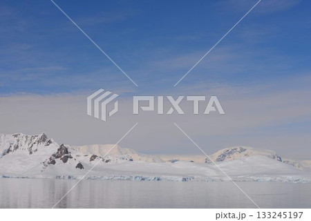 究極の秘境 南極大陸 夏風景 究極の秘境 南極大陸 夏風景 133245197