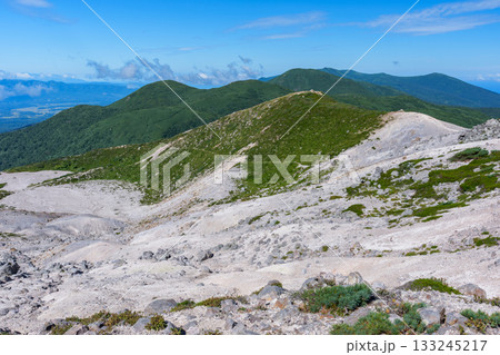 ニセコ・イワオヌプリの登山道からの風景  133245217