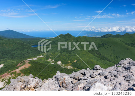 ニセコ・イワオヌプリの登山道からの風景  133245236