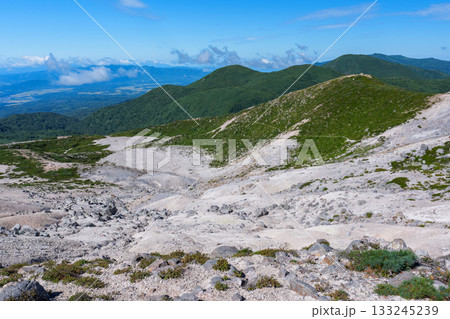 ニセコ・イワオヌプリの登山道からの風景  133245239