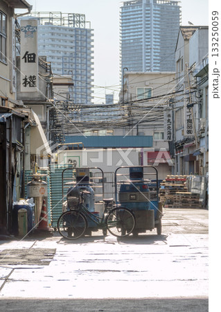 【築地市場　ターレットトラック】 133250059