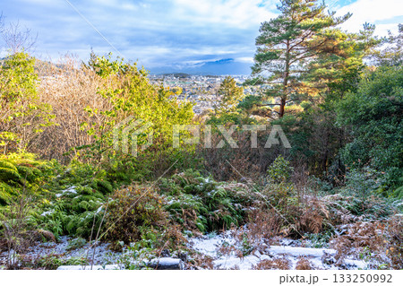 冬の双ヶ丘 残雪のとおみのひろばからの眺め4 京都府京都市右京区 冬の双ヶ丘 残雪のとおみのひろばからの眺め4 京都府京都市右京区 133250992