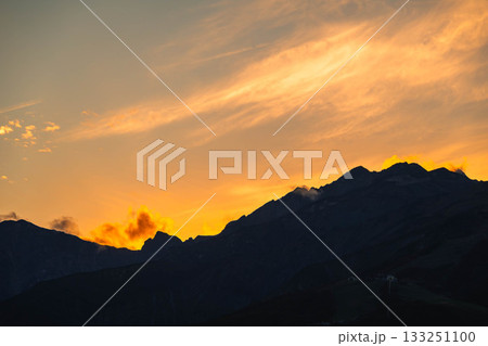 白馬山岳の美しい夕景　 133251100
