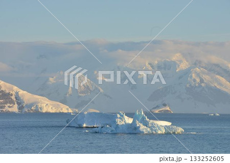 究極の秘境 南極大陸 夏風景 究極の秘境 南極大陸 夏風景 133252605