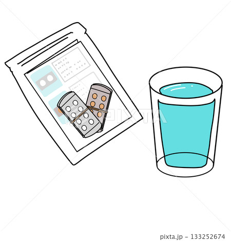 薬と水の入ったコップ 133252674