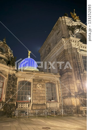 エルベ川の真珠　 ドイツ「ドレスデン旧市街の夜景」 133252893