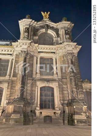 エルベ川の真珠　 ドイツ「ドレスデン旧市街の夜景」 133252895