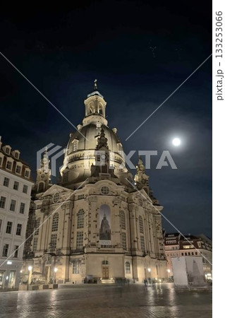 エルベ川の真珠 ドイツ「ドレスデン旧市街の夜景」 エルベ川の真珠 ドイツ「ドレスデン旧市街の夜景」 133253066