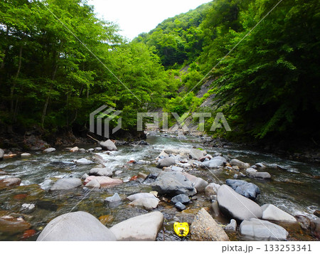 梓川へ続く流れ、釣り人だけが知る前川の表情 133253341