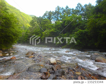 静寂と流れの音、奈川 寄合渡で過ごす秋の朝 133253344