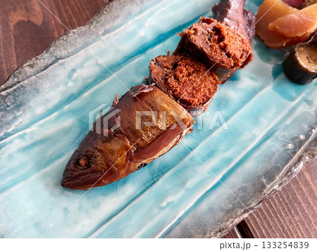 子持ち鮎の甘露煮 卵をたっぷり持った鮎の甘辛煮 子持ち鮎の甘露煮 卵をたっぷり持った鮎の甘辛煮 133254839