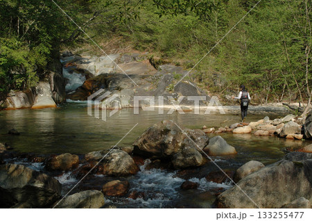 昇仙峡の上流、巨岩累々の野猿谷の渓流釣り 昇仙峡の上流、巨岩累々の野猿谷の渓流釣り 133255477