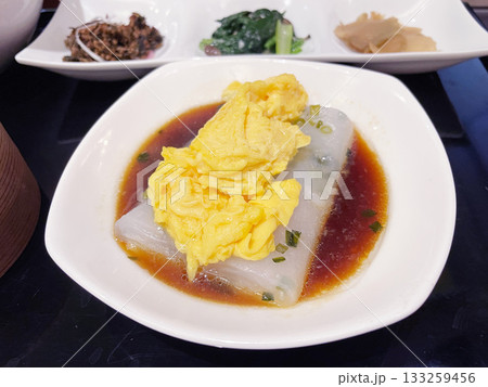 中華蒸しクレープ 卵入りの薄皮蒸し料理 中華蒸しクレープ 卵入りの薄皮蒸し料理 133259456