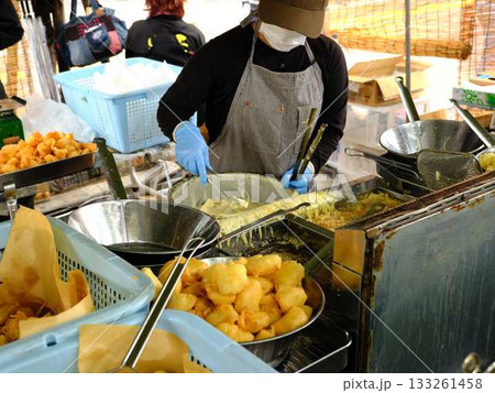 高知県の日曜市で売られているいも天 高知県の日曜市で売られているいも天 133261458