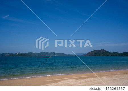 瀬戸内の島の砂浜 瀬戸内の島の砂浜 133261537