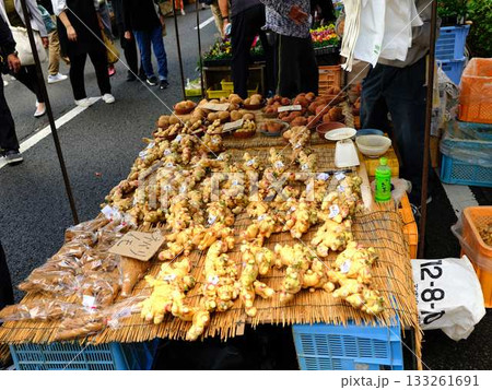 高知市の日曜市 ストリートマーケット 青空マーケット 野菜 果物 高知市の日曜市 ストリートマーケット 青空マーケット 野菜 果物 133261691