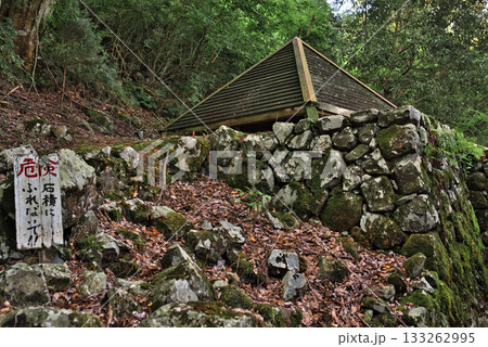 高鉢山風穴 133262995