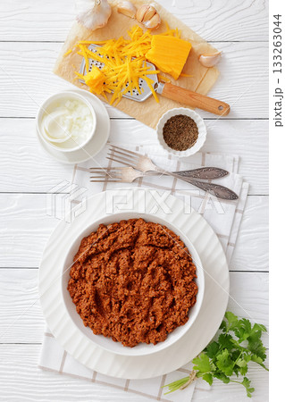 slow cooked spicy beef ragu, cincinnati chili slow cooked spicy beef ragu, cincinnati chili 133263044