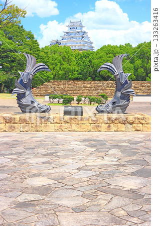 兵庫県姫路市、城見台公園から見た国宝姫路城と鯱の風景 兵庫県姫路市、城見台公園から見た国宝姫路城と鯱の風景 133263416