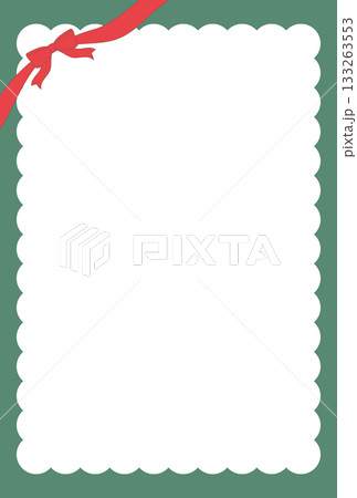 赤いリボンの緑と白のもこもこクリスマスフレーム　ポストカードサイズ 133263553
