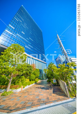 日本の東京都市景観 ビジネス街・銀座八丁目の住友不動産浜離宮ビル・ベルサール汐留などを望む 日本の東京都市景観 ビジネス街・銀座八丁目の住友不動産浜離宮ビル・ベルサール汐留などを望む 133263788