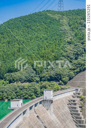 森町の太田川ダムのダム湖(かわせみ湖)の風景(静岡県) 森町の太田川ダムのダム湖(かわせみ湖)の風景(静岡県) 133265291