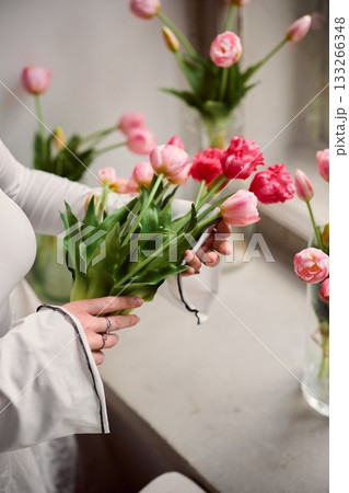 Capturing precise moment of flower arrangement with detailed 133266348