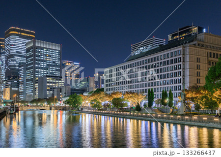 大阪の淀屋橋と中之島の夜景 大阪の淀屋橋と中之島の夜景 133266437