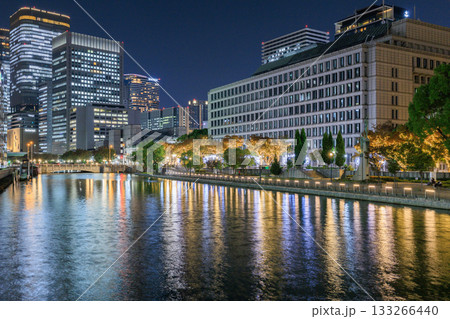 大阪の淀屋橋と中之島の夜景 133266440