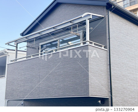 窯業系サイディングの戸建て住宅のバルコニー 133270904