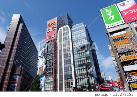 歌舞伎町の街並み 133272155