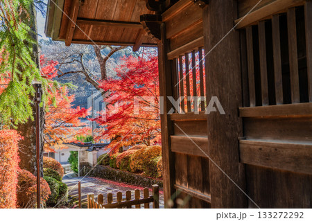 秋の木曽福島興禅寺境内の景色 秋の木曽福島興禅寺境内の景色 133272292