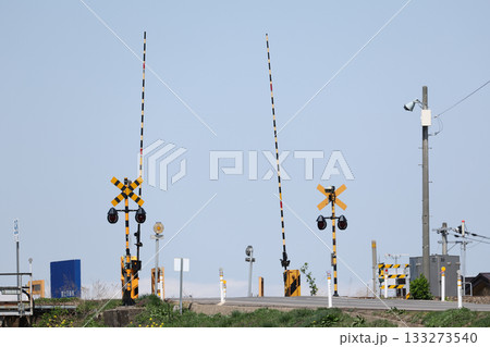 田舎の何もない踏切 133273540