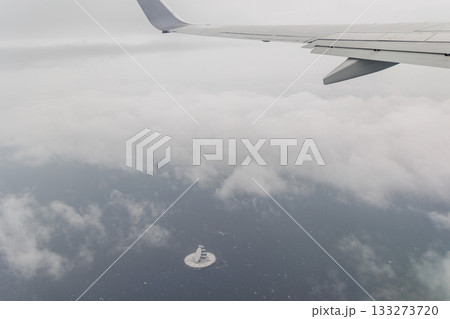 離陸直後の雨の風の塔 133273720