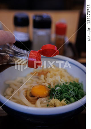 釜揚げうどんに出汁しょうゆをかける(讃岐うどん) 釜揚げうどんに出汁しょうゆをかける(讃岐うどん) 133273748