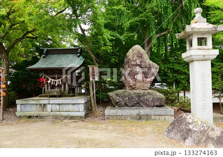 盛岡八幡宮参道の高部神社と包丁塚 133274163