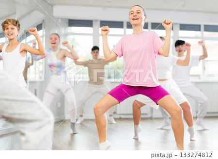 Girl teen teaches energetic mobile social house dance together with friends 133274812