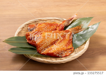 ［原産地　アメリカ産］赤魚　開き　みりん漬け 133275517