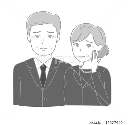 不安そうな喪服のシニア夫婦 不安そうな喪服のシニア夫婦 133276404