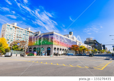 ソウル　韓流スター通り（K-STAR ROAD）　※一部ソフトフォーカス 133276435