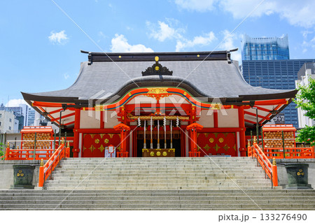 新宿区　花園神社（はなぞのじんじゃ）　拝殿 133276490