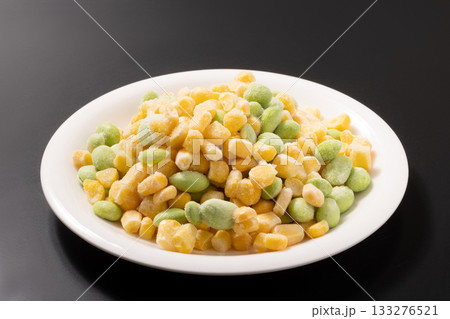 ［冷凍食品］枝豆コーン 133276521